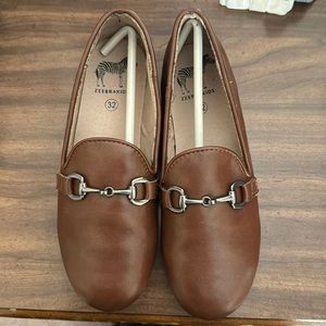 Brand new. Worn for twenty mins in carpet.